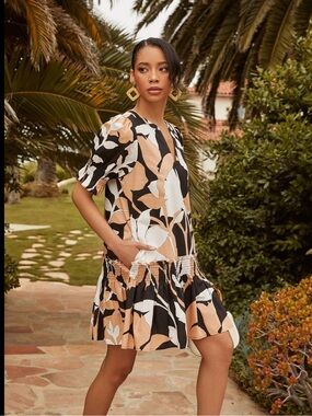 Sugarlips NWT Abstract Floral Mini Dress in Beige, Black & White